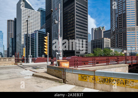 Van Buren street bridge et bâtiments dans le centre-ville de Chicago Banque D'Images