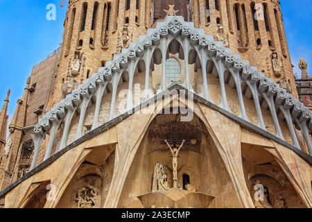 Barcelone, Catalogne, Spain-October 1, 2019 : Célèbre Antonio Gaudi Sagrada Familia, Tour close up Banque D'Images