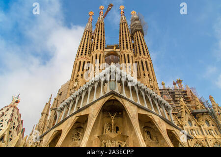 Barcelone, Catalogne, Spain-October 1, 2019 : Célèbre Antonio Gaudi Sagrada Familia, Tour close up Banque D'Images