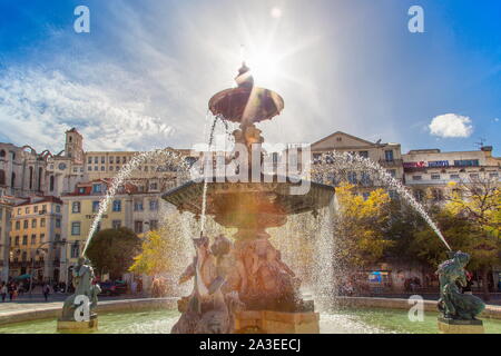 Lisbonne, Portugal - 20 avril, 2019 : célèbre fontaine de la place Rossio dans le centre historique de Lisbonne Banque D'Images