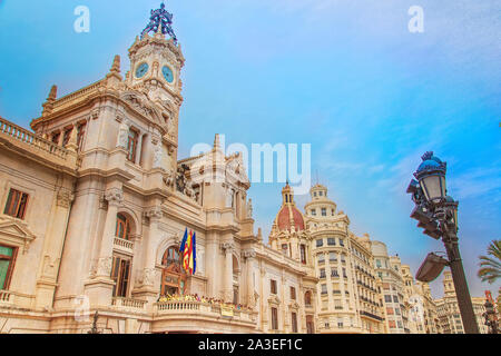 Valencia, Espagne - 2 octobre, 2019 : Plaza de Ayntamiento (City Hall Square) à Valence situé dans le centre-ville historique Banque D'Images