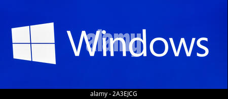 Montréal, Canada - Février 2016 - Microsoft Windows logo sur bleu. Banque D'Images