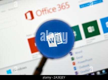 Montréal, Canada - 9 mars 2016 - application Microsoft Office sous loupe. Microsoft Office est l'un des célèbre le produit de Microsoft. Banque D'Images