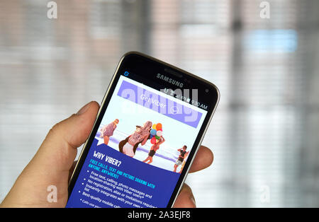 Montréal, Canada - le 8 mars 2016 - Viber application mobile sur l'écran du Samsung S5 dans la main. Banque D'Images