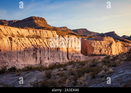 Photo de paysage du robuste et érodé les montagnes autour de Oatman, Arizona. Banque D'Images