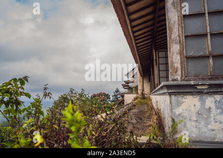 Abandonné et mystérieux hôtel à Bedugul. L'île de Bali, Indonésie Banque D'Images