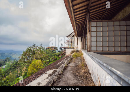 Abandonné et mystérieux hôtel à Bedugul. L'île de Bali, Indonésie Banque D'Images