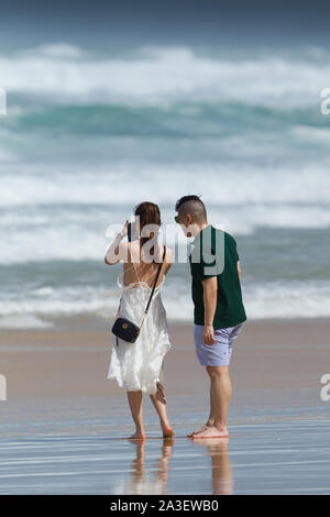 Normalement les populaires surpeuplés et plage de Surfers Paradise, Queensland, Australie, à déserté pendant la présence de l'Oma Cyclone tropical approche offshore Brisbane et la Gold Coast au cours de février 2019. Banque D'Images