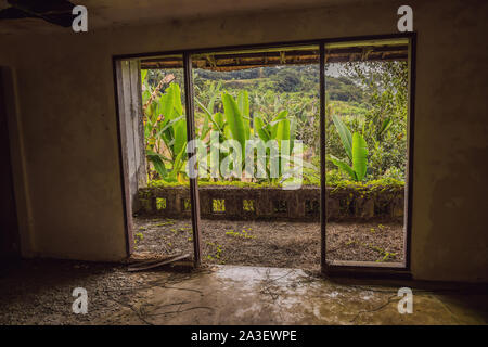 Abandonné et mystérieux hôtel à Bedugul. L'île de Bali, Indonésie Banque D'Images