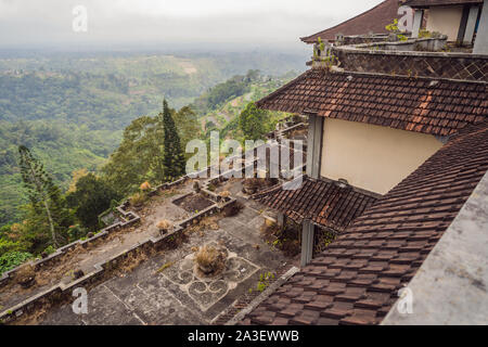 Abandonné et mystérieux hôtel à Bedugul. L'île de Bali, Indonésie Banque D'Images