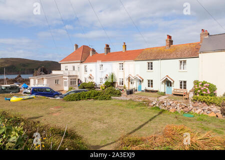 Peintes de couleurs vives cottages at Hope Cove, South Devon, Angleterre, Royaume-Uni. Banque D'Images