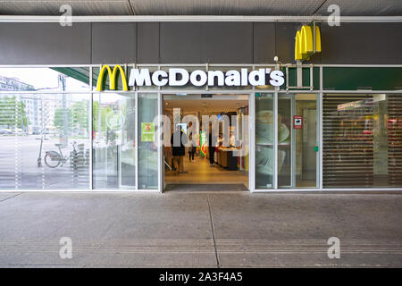 Vienne, Autriche, mai 2019 - CIRCA : entrée de McDonald's restaurant à Vienne. Banque D'Images