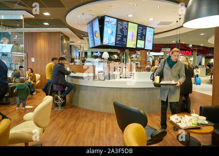 Vienne, Autriche, mai 2019 - CIRCA : McCafe chez McDonald's restaurant à Vienne. Banque D'Images