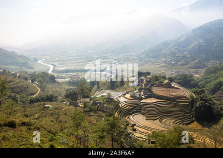 Début de saison de plantation de riz terrasse rizière à Sapa, Sapa Vietnam Indochine Banque D'Images