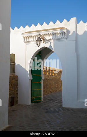 Le portail de l'ancienne médina d'Asilah, Maroc du Nord Banque D'Images