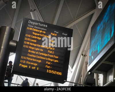 Harry Potter Poudlard Express signe à la gare de Kings Cross, à Londres, en Angleterre, le 1 septembre 2019. Banque D'Images