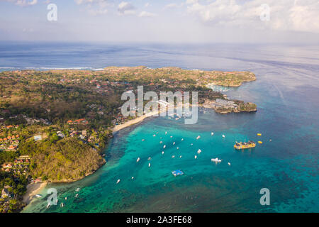 Vue aérienne de l'île de Nusa Lembongan, une des destinations populaires à proximité de Bali en Indonésie Banque D'Images