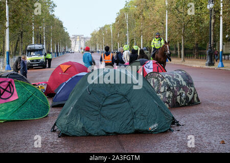 Le Mall, Londres, Royaume-Uni. 8 octobre, 2019. Rébellion d'extinction les changements climatiques autour de manifestants Westminster. Crédit : Matthieu Chattle/Alamy Live News Banque D'Images