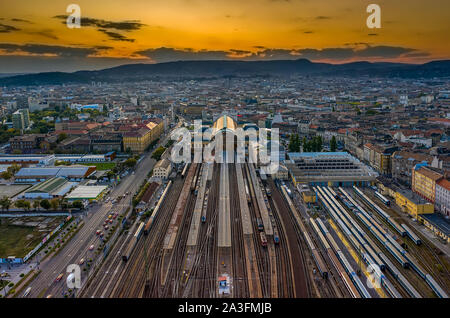 La gare de l'est à Budapest. L'un des grands carrefours de Budapest. Les trains internationaux et nationaux ne l'arrivée et au départ d'ici. Banque D'Images