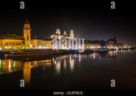 Vue de la nuit de Passau Banque D'Images
