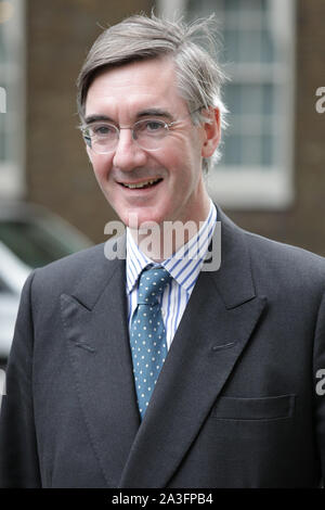 Downing Street, Westminster London, UK. 05Th Oct, 2019. Jacob Rees-Mogg, chef de la Chambre des communes. Les ministres ont assister à la réunion hebdomadaire du Cabinet du gouvernement à Downing Street ce matin. Credit : Imageplotter/Alamy Live News Banque D'Images