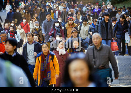 Japon Tokyo Le newyearsday beaucoup de gens vont au Meiji Shrine Temple près de 1-1-2018 Harajuku Station Jaco photo Claude Rostand Banque D'Images