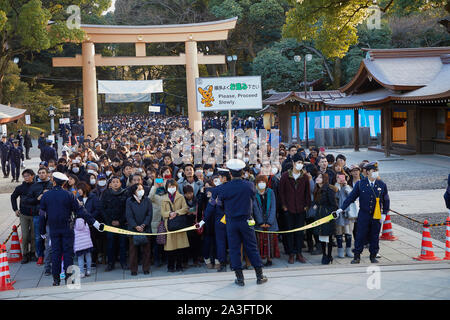 Japon Tokyo Le newyearsday beaucoup de gens vont au Meiji Shrine Temple près de 1-1-2018 Harajuku Station Jaco photo Claude Rostand Banque D'Images