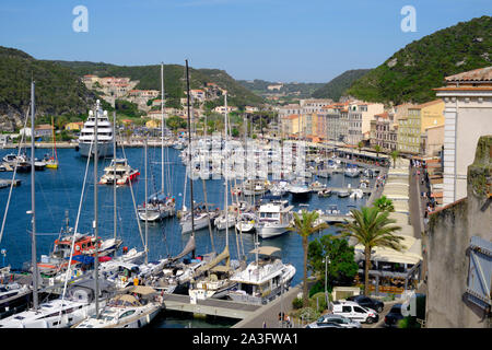 La marina et le port de Bonifacio Corse du Sud Corse France. Banque D'Images