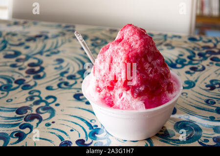 Katsuura, Chiba, Japon, 09/01/2019 , kakigoori, ou de glace pilée, kakigori servi avec sirop de fruit sucré au Japon. Banque D'Images