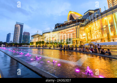 Bangkok , Thaïlande - Sep 17, 2019 : l'icône de l'extérieur du centre commercial Siam dans la nuit Banque D'Images