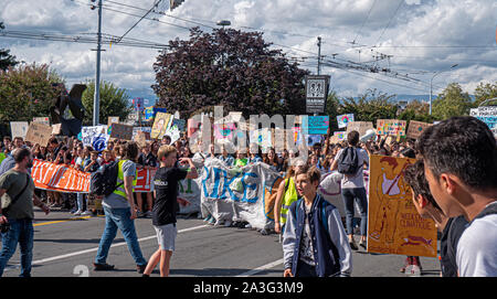 Les manifestants protestent prendre part à la marche mondiale pour le changement climatique pour accroître la sensibilisation aux questions environnementales Banque D'Images