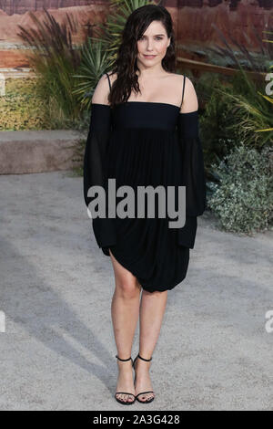 WESTWOOD, LOS ANGELES, CALIFORNIE, USA - 07 OCTOBRE : actrice Sophia Bush arrive à la première de Los Angeles de Netflix 'El Camino : un film Breaking Bad' qui s'est tenue au Regency Village Theatre Le 7 octobre 2019 dans la région de Westwood, Los Angeles, Californie, États-Unis. (Photo par Xavier Collin/Image Press Office) Banque D'Images
