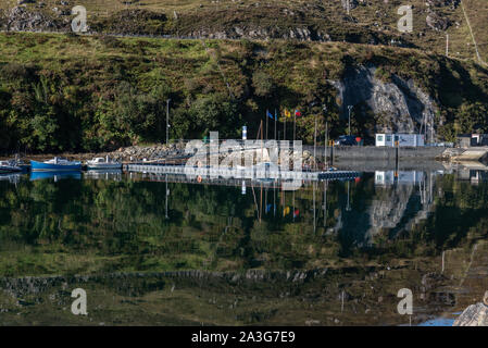 Marina dans le port de Tarbert sur l'île de Harris l'Ecosse Banque D'Images