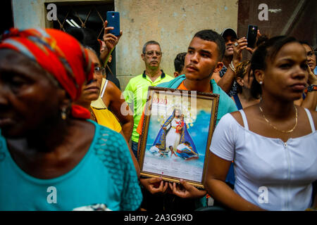 Fidèles participer au pèlerinage que chaque année rend hommage à la Vierge de la Charité, patronne de Cuba. Banque D'Images