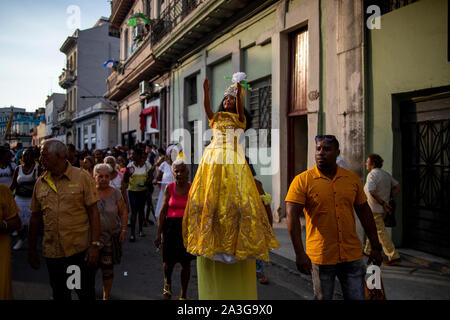 Fidèles participer au pèlerinage que chaque année rend hommage à la Vierge de la Charité, patronne de Cuba. Banque D'Images