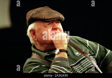 Mickey Rooney, Holywood acteur qui est apparu dans plus de 300 films, est titulaire d'un des acteurs écossais Atelier sur trois jours, sur le Songe d'une nuit, à Glasgow, en Écosse, en février 1996. Banque D'Images