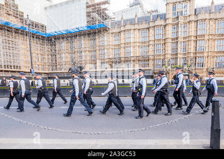 Londres, Royaume-Uni. 8 octobre, 2019. Rébellion d'extinction sont maintenant dans le deuxième jour de leur action d'octobre qui bloque les routes dans le centre de Londres jusqu'à deux semaines. Ils sont une nouvelle fois en lumière l'urgence climatique, avec le temps presse pour sauver la planète d'une catastrophe climatique. Crédit : Guy Bell/Alamy Live News Banque D'Images