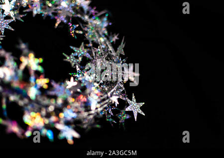 Décoration de Noël close up, glitter new year décoration sur un fond noir. Banque D'Images
