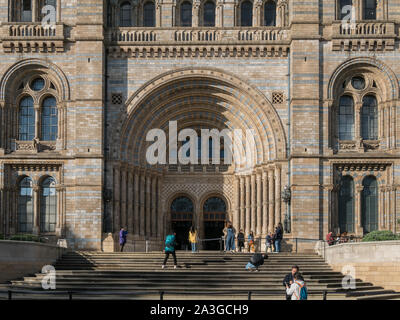 Entrée principale de Natural History Museum, London, UK Banque D'Images