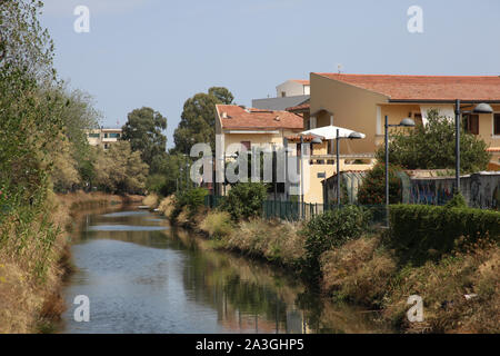 Une rivière à pied à Olbia Sardaigne Banque D'Images