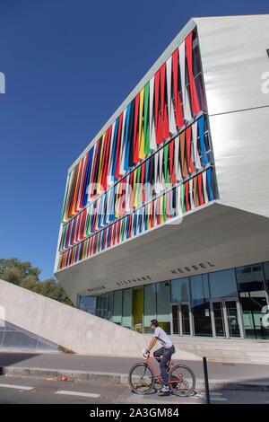 France, Nord, Lille, Stéphane Hessel House, bâtiment moderne, conçu en 2016 par l'architecte Julien De Smedt et accueil à l'auberge de jeunesse et d'autres infrastructures Banque D'Images