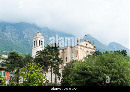 Église de Malcesine, province de Vérone, Vénétie, Italie Banque D'Images