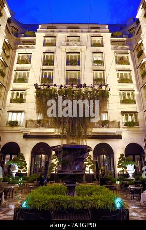 France, Paris, l'hôtel Four Seasons George V Banque D'Images