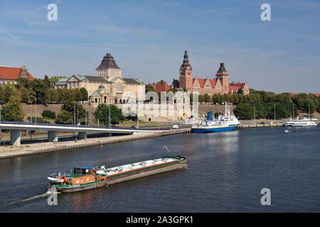 La Pologne, la Poméranie occidentale, Smolecin (Szczecin), l'Oder et la rivière des remparts de Chrobry (Boleslaw I le Brave, le premier roi de Pologne, Boleslas Chrobry J), chef du département (ouest de la voïvodie de Poméranie occidentale) Banque D'Images