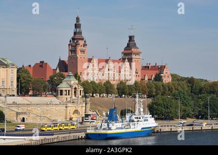 La Pologne, la Poméranie occidentale, Smolecin (Szczecin), l'Oder et la rivière des remparts de Chrobry (Boleslaw I le Brave, le premier roi de Pologne, Boleslas Chrobry J), chef du département (ouest de la voïvodie de Poméranie occidentale) Banque D'Images