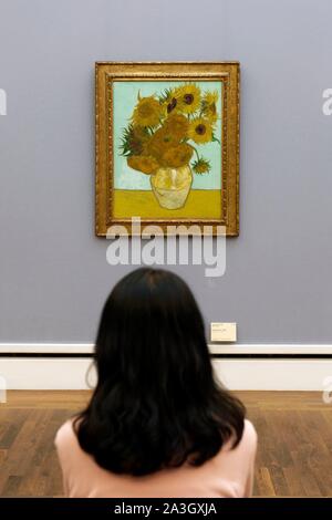 Germany, Bavaria, Munich, le nouveau musée Pinakothek (Neue Pinakothek), art museum, tournesols de Vincent Van Gogh, 1888 Banque D'Images