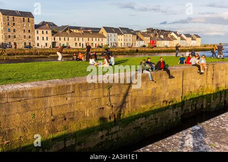 L'Irlande, dans le comté de Galway, Galway, port buidlings de la Claddagh Banque D'Images
