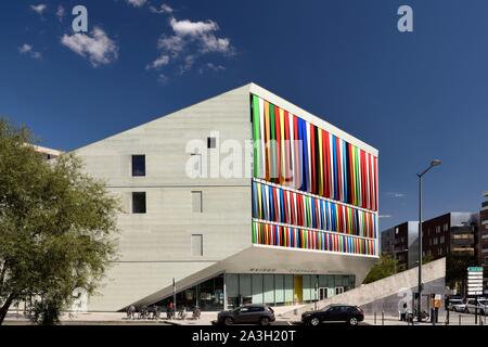 France, Nord, Lille, Stéphane Hessel House, bâtiment moderne, conçu en 2016 par l'architecte Julien De Smedt et accueil à l'auberge de jeunesse et d'autres infrastructures Banque D'Images