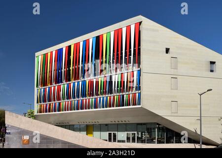 France, Nord, Lille, Stéphane Hessel House, bâtiment moderne, conçu en 2016 par l'architecte Julien De Smedt et accueil à l'auberge de jeunesse et d'autres infrastructures Banque D'Images