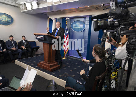 Washington, District de Columbia, Etats-Unis. 8 octobre, 2019. Le commissaire intérimaire du U.S. Customs and Border Protection Mark Morgan tient une conférence de presse à la Maison Blanche à Washington, DC, le 8 octobre 2019. Crédit : Chris Kleponis/Piscine via CNP Crédit : Chris Kleponis/CNP/ZUMA/Alamy Fil Live News Banque D'Images